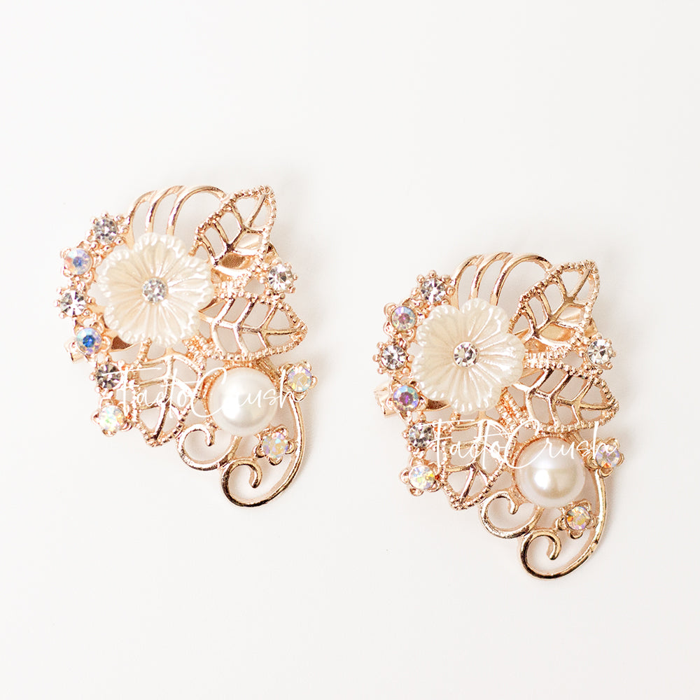 Aru Lily Sabah Freshwater Pearl Brooch Main image